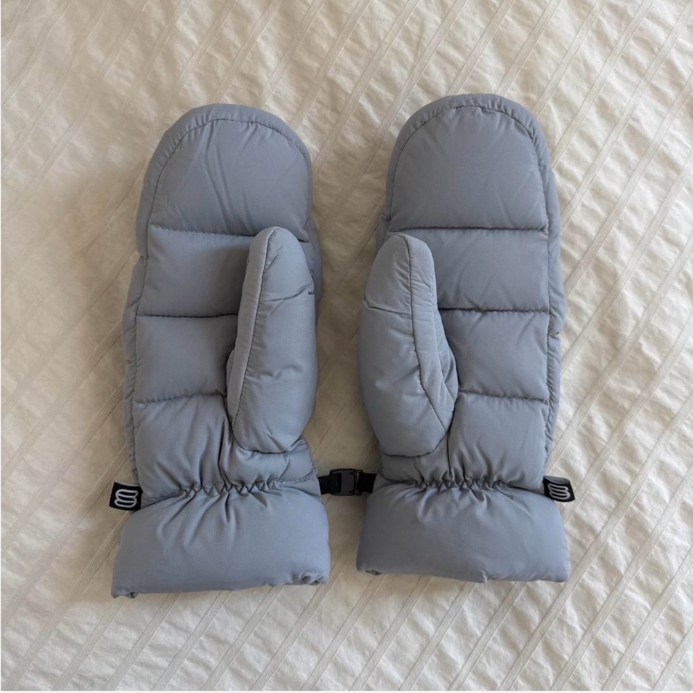 Aritzia TNA Super Puff Mitten Gloves in Marble Grey S/M